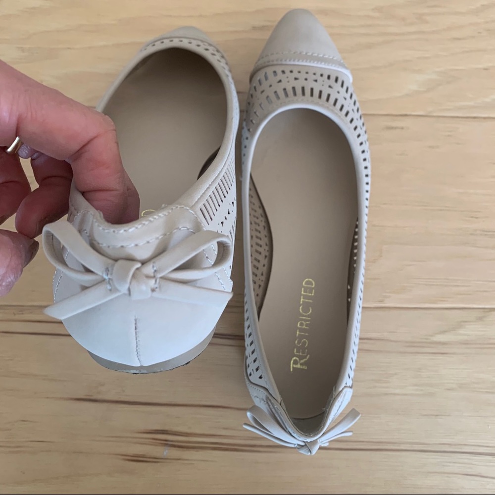 Beige Flat - image 2